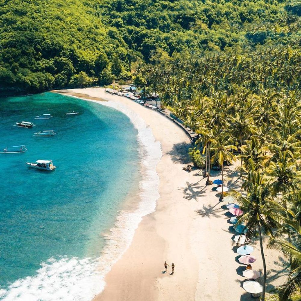 A beautiful view of Crystal Bay Nusa Penida…