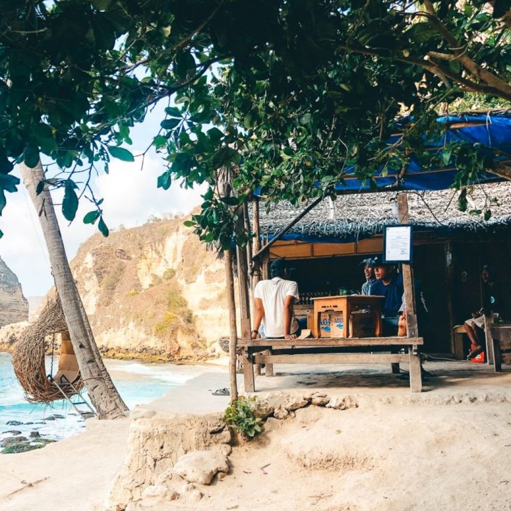 Diamond Beach Nusa Penida - Ultimate Guide for Bali's Famous Beach!