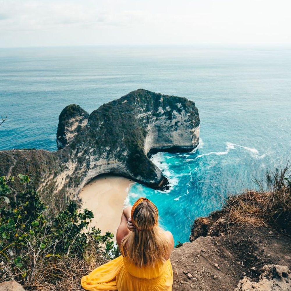 Kelingking Beach - visit the famous T-Rex Beach in Bali!