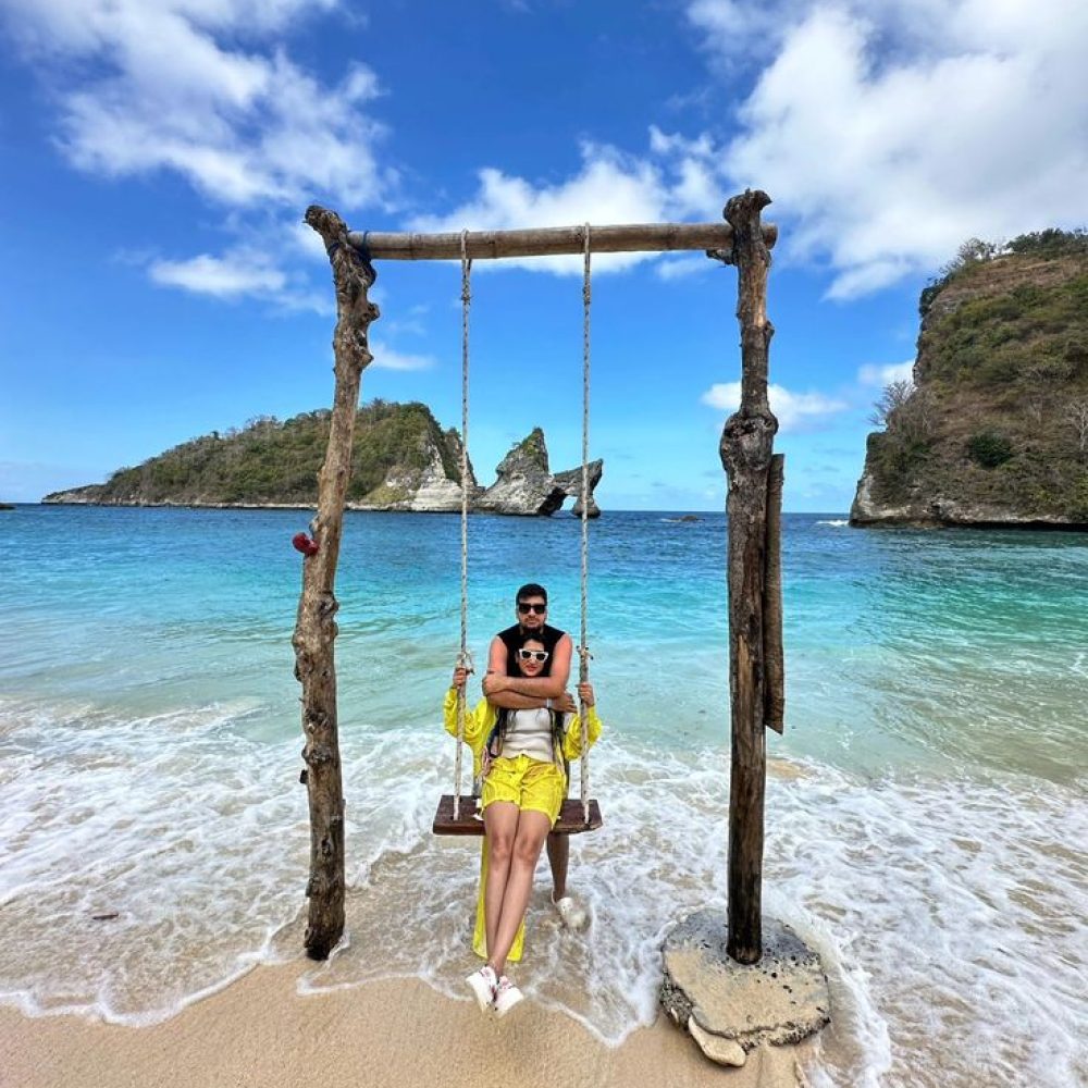You + me + passports = all we need_😘✈️✨️♥️🌊 📍Atuh Beach Nusa Penida, Bali #baliindonesia #baligetaway #traveldiary #traveladdict #couple #romanticgetaway #nusapenida #atuhbeach #beach